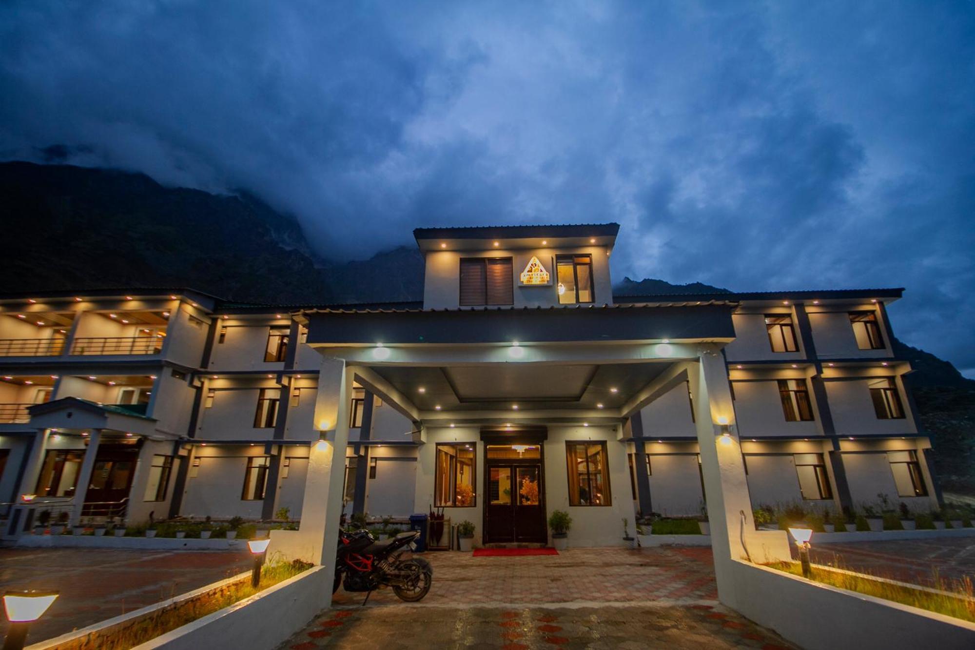 Hotel Amritara The Avadh Badrinath Exterior foto